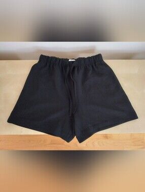 Aritzia Wilfred The Lodge Short Mid Thigh Crepette Black Small